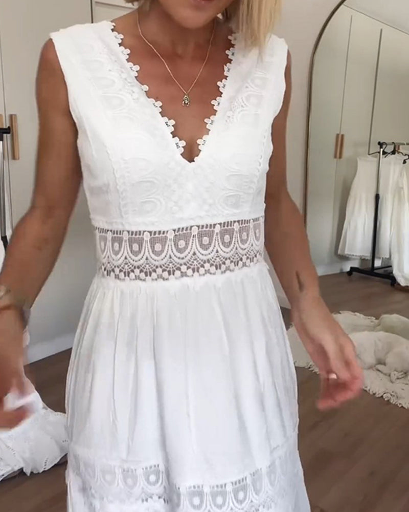 Kim | Lace Dress with V-Neck